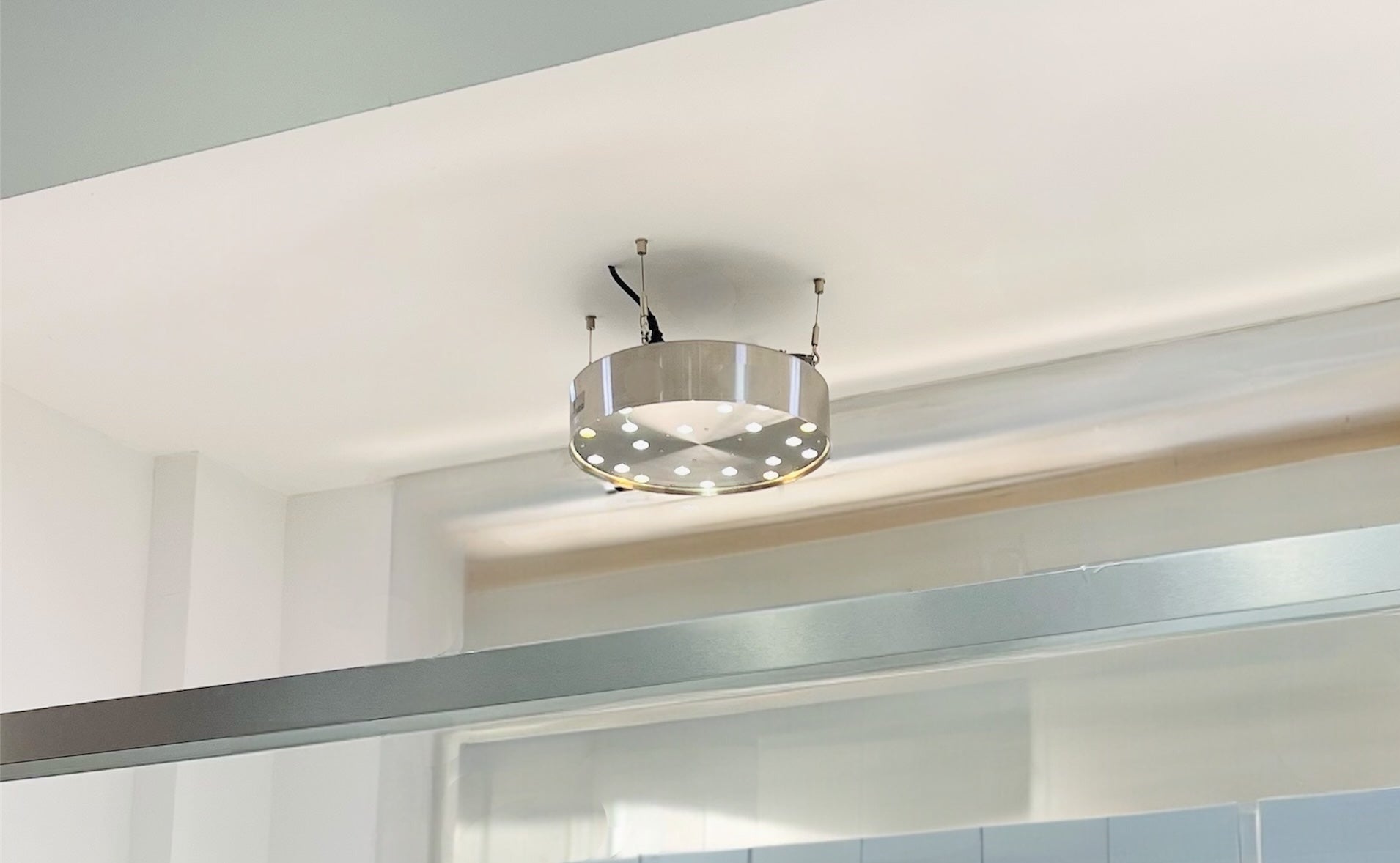 Suspended jewelry store display lighting